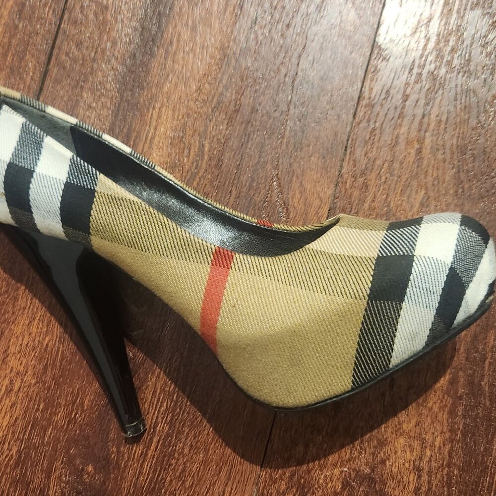 Burberry ventage heels original $1,500